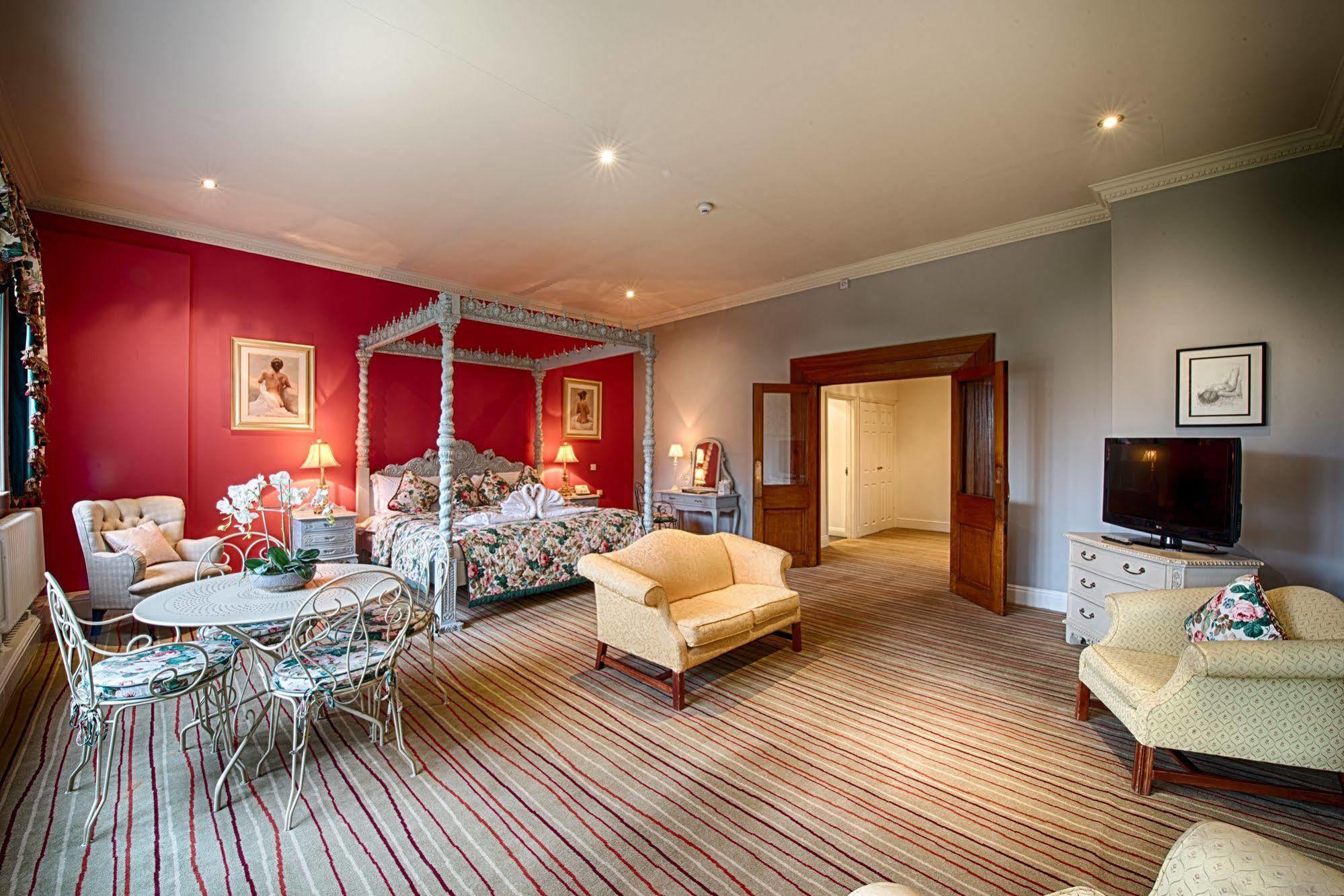 הנסול Miskin Manor Hotel מראה חיצוני תמונה