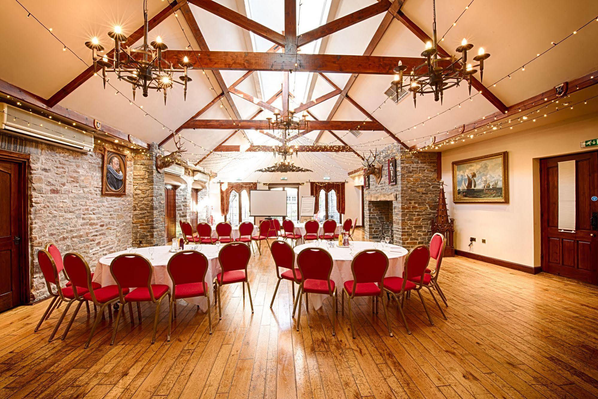 הנסול Miskin Manor Hotel מראה חיצוני תמונה